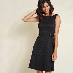 ModCloth Sixties Signature Black A-Line Textured Sleeveless Dress  Size M